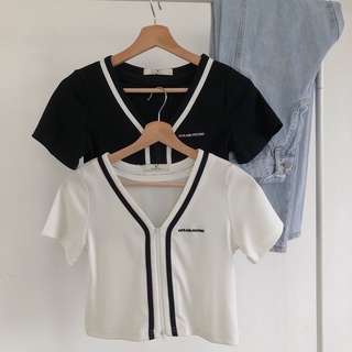 Áo croptop zipper cổ V 503036 Comic