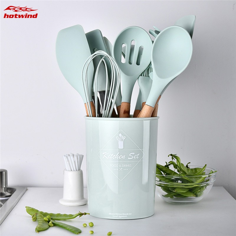 Dụng cụ chất liệu silicon cán gỗ chống dính siêu bền tiện dụng cho nhà bếp