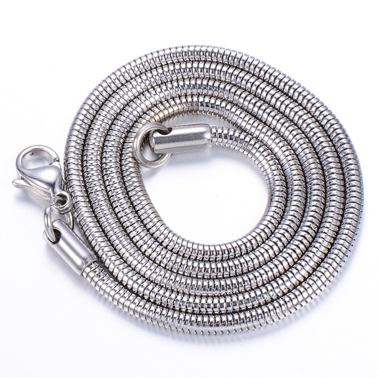 Vòng cổ nữ đẹp kiểu mì vuông bằng titan không đen vĩnh viễn - DCTT22010
