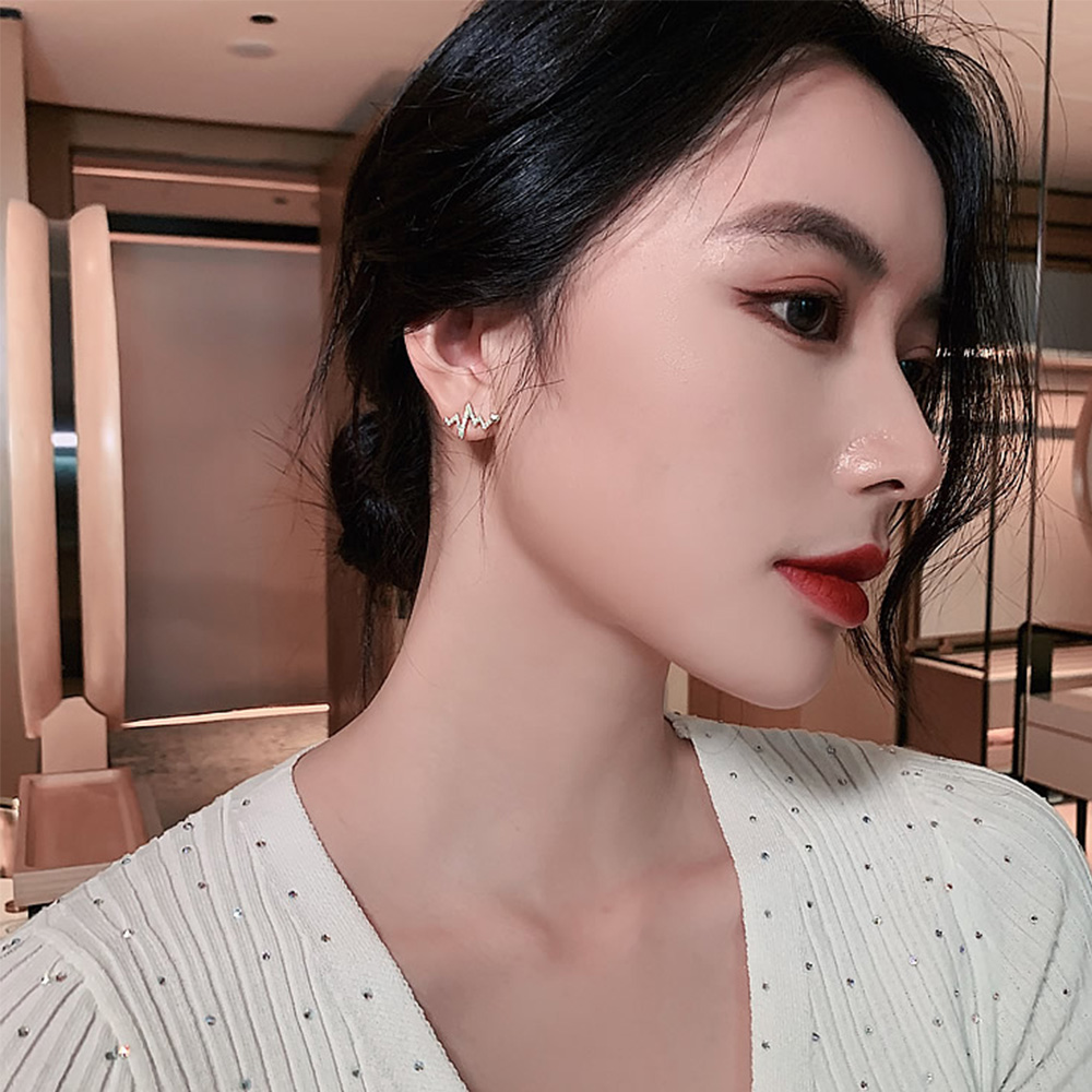 Khuyên tai hình nhịp tim thời trang độc đáo cho nữ