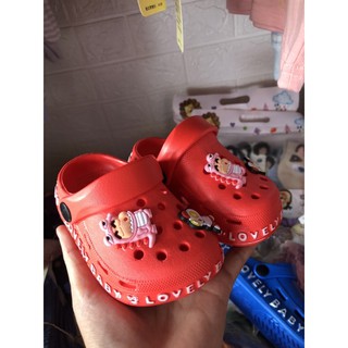Sục lỗ cho bé trai bé gái