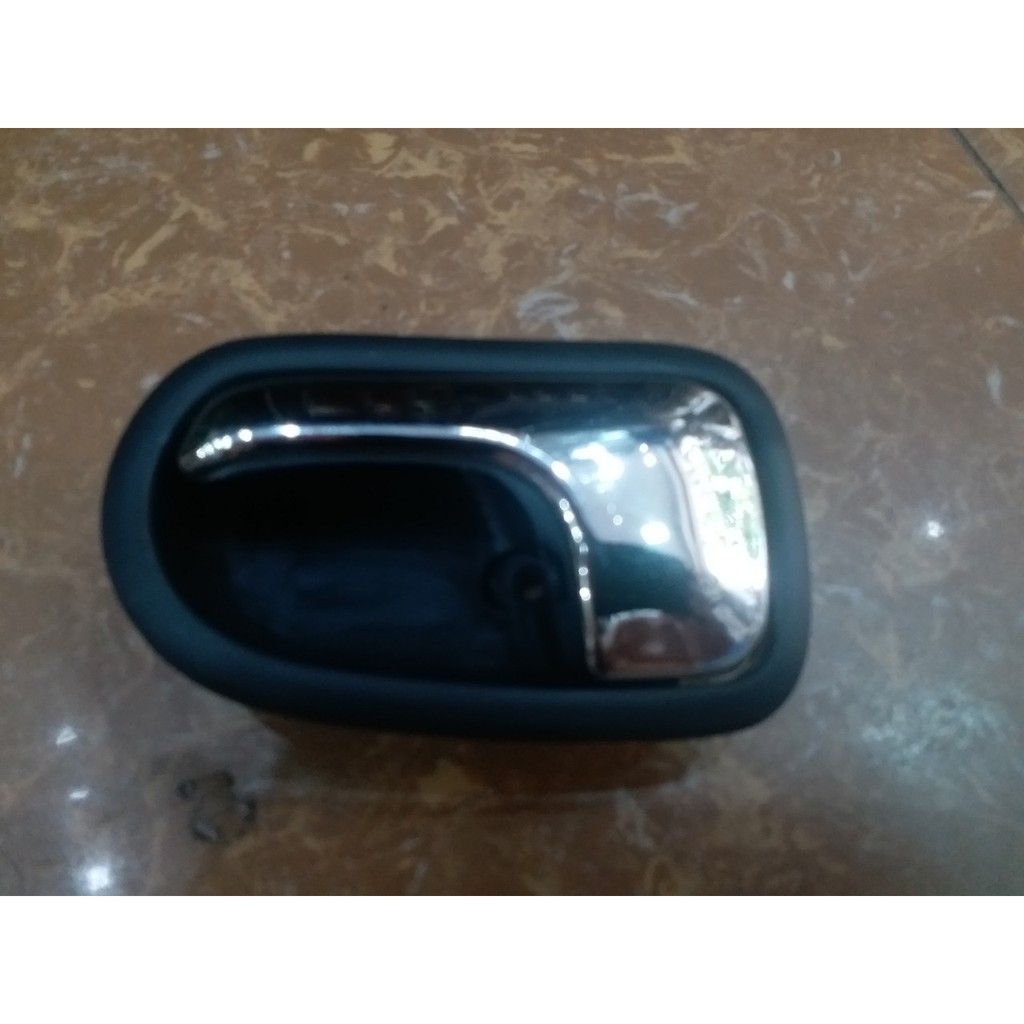 Bộ Tay nắm cửa Trong cho Xe Mazda 323, Ford laser Các Đời xe