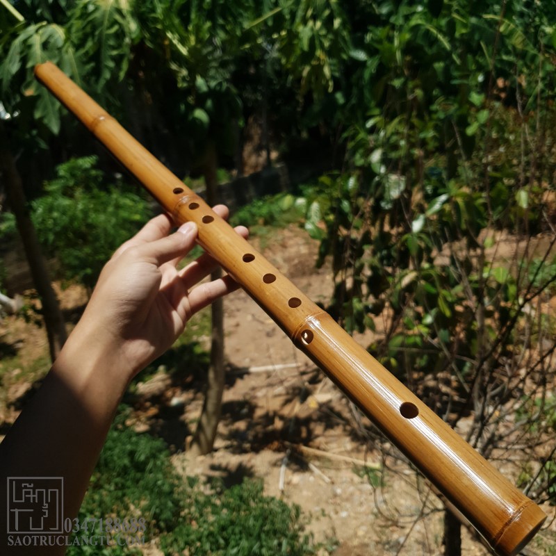 Tiêu Bát Khổng - Động Tiêu Trúc Hun Khói và Móc Khóa Còi Chim Khắc Hình