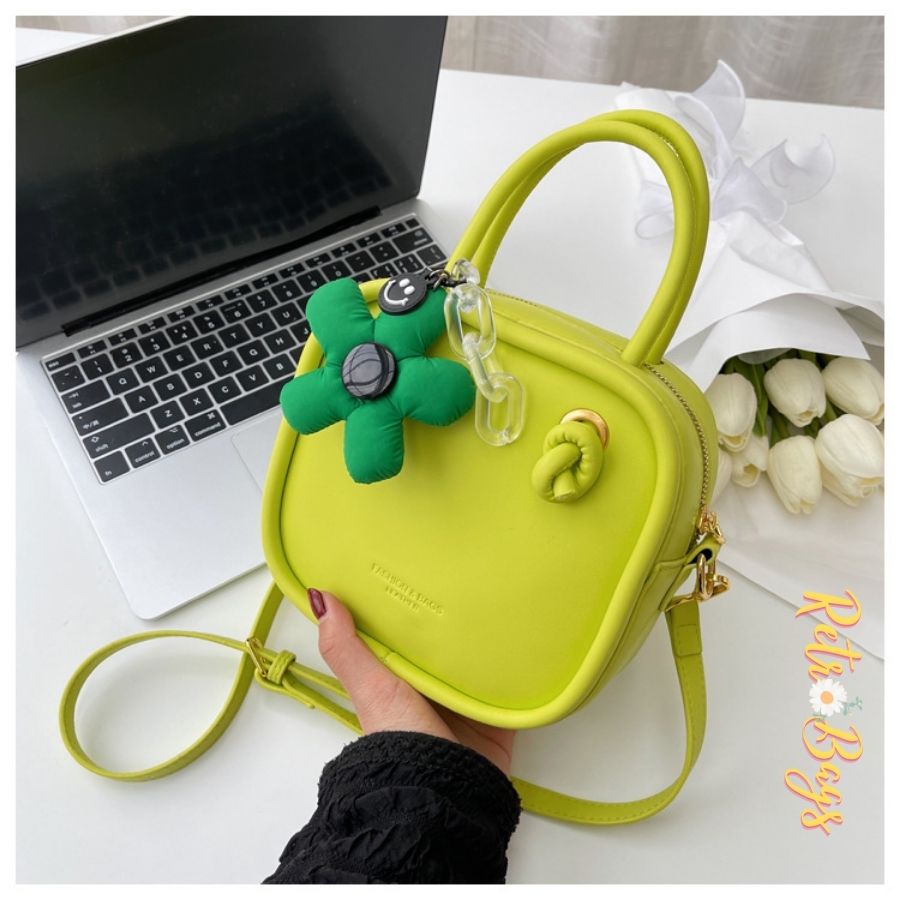 Túi xách nữ đeo chéo dáng vuông kèm phụ kiện túi hình bông hoa Retro Bags RT-VC07