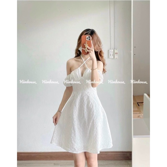 ĐẦM TRẮNG REN HOA NỔI CỔ YẾM RỚT VAI.