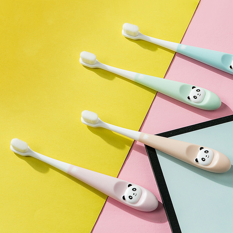 Bàn chải đánh răng lông mềm màu ngẫu nhiên dành cho bé từ 1 - 3 tuổi