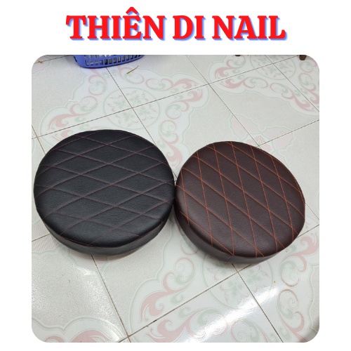 Ghế ngồi làm chân có bánh xe xoay 360 độ, ghế bệt làm móng Thiên Di Nail