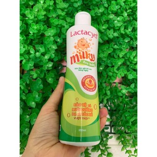 Sữa tắm gội lactacyd milky 500ml