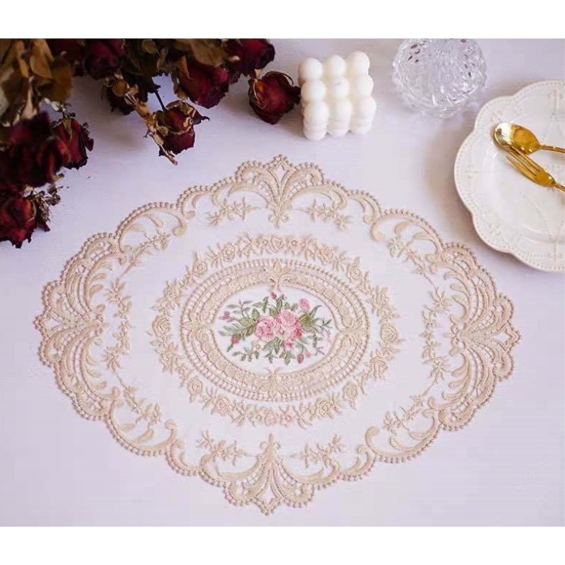 Tấm Lót Bàn Ăn Thêu Ren Phong Cách Cổ Điển