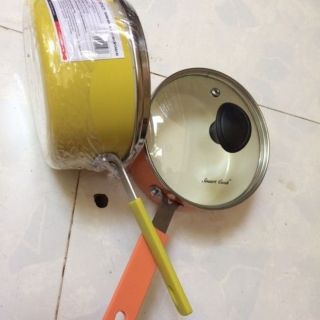 Nồi nấu bột 14cm phủ chống dính có vung kính