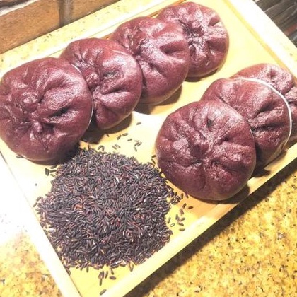 Bánh bao gạo lức xá xíu phô mai