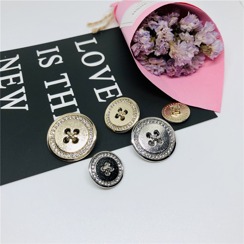 10 cái / lốc 15/20 / 25mm Cổ điển 4 lỗ Thời trang đơn giản Nút rhinestone cho áo sơ mi Tự làm áo khoác Nút phụ nữ Quần áo Nút trang trí