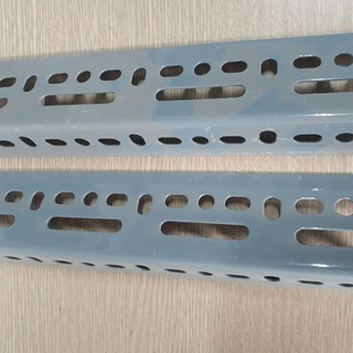 Thanh sắt V lỗ dài 1.5m, 30x50, dầy 1.8 ly