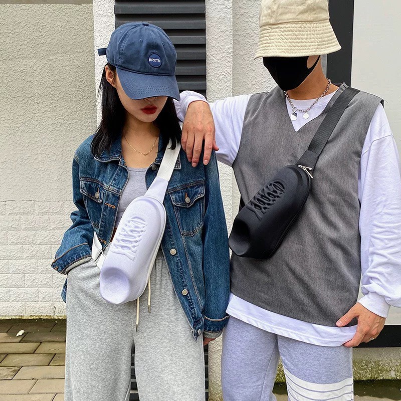 Túi đeo chéo hình chiếc giày trống nước, đựng đồ đi chơi du lịch phượt