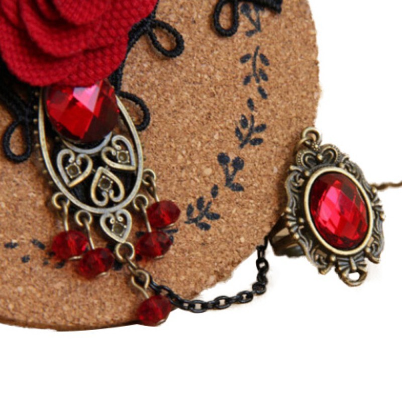 1 vòng ren hoa nữ đeo tay nối nhẫn đính đá màu đỏ đầy sang trọng và kiêu sa