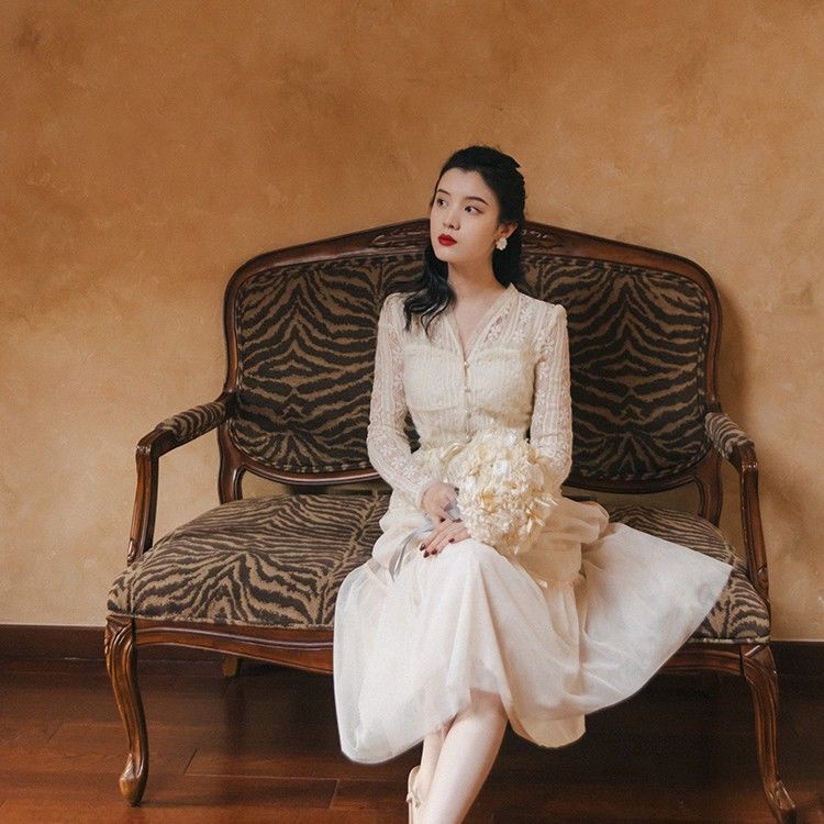 Set áo tay dài phối ren và chân váy phong cách Pháp thời trang thanh lịch cho nữ | BigBuy360 - bigbuy360.vn