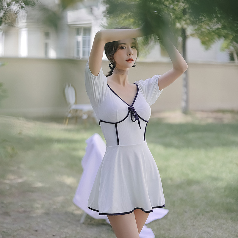 Áo tắm một mảnh màu trắng ôm sát suối nước nóng bảo thủ phiên bản Hàn Quốc