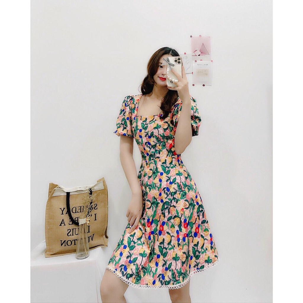 Đầm hoa nhí viền ren cổ vuông