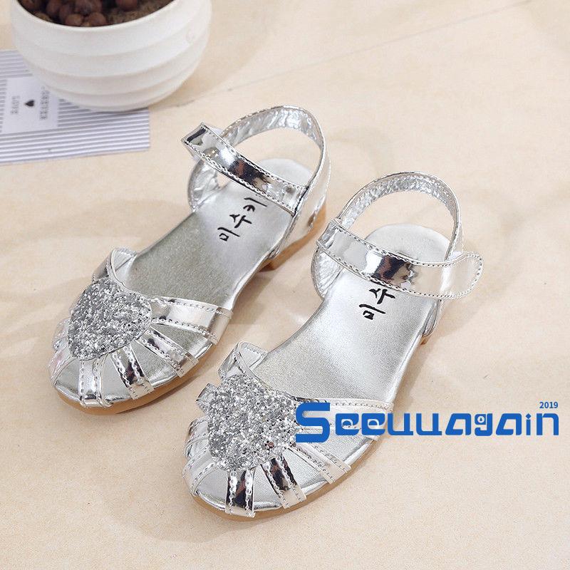 Giày sandal kiểu trái tim dễ thương cho bé gái