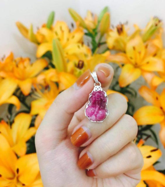 Mặt dây chuyền tỳ hưu ruby bọc bạc