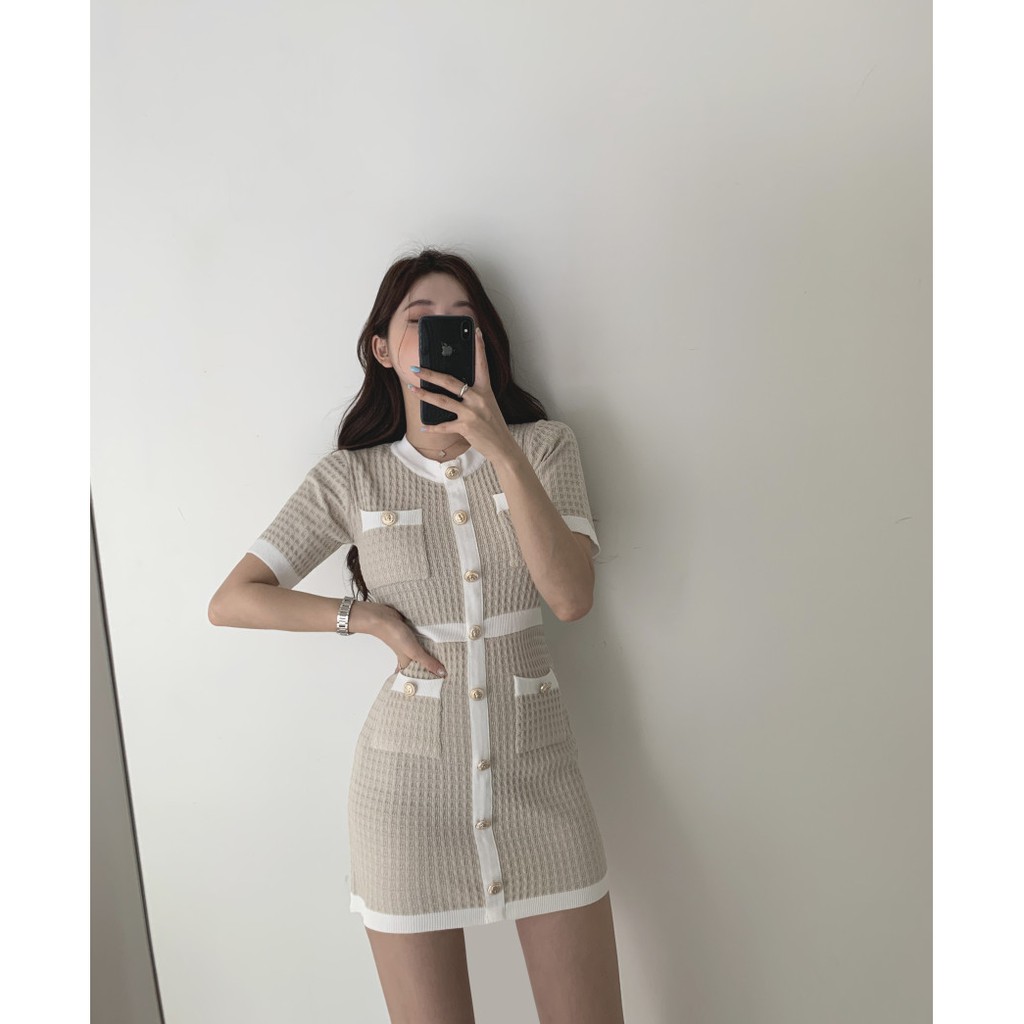 (Sẵn kem)Váy body ôm cổ tròn phối nút