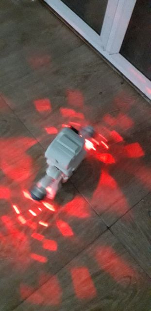 Robot quay bằng nhựa Quay có nhạc và đèn Led rất đẹp tặng kèm PIN