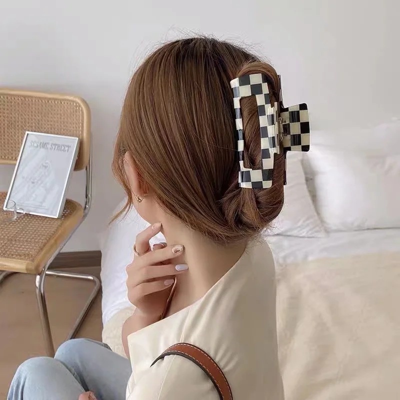 Kẹp tóc thời trang xinh xắn phong cách 2021 cho nữ
