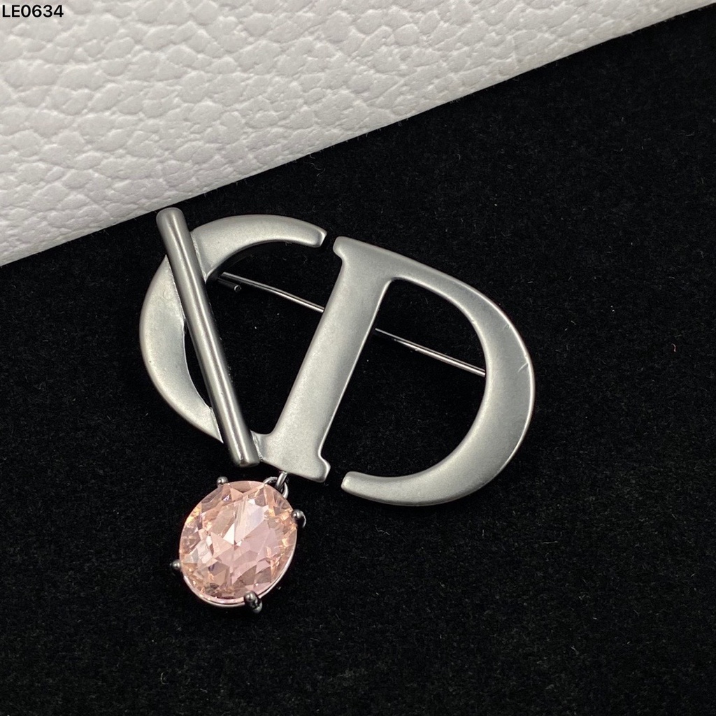 Ghim Cài Áo Họa Tiết Chữ Dior Thời Trang Thanh Lịch