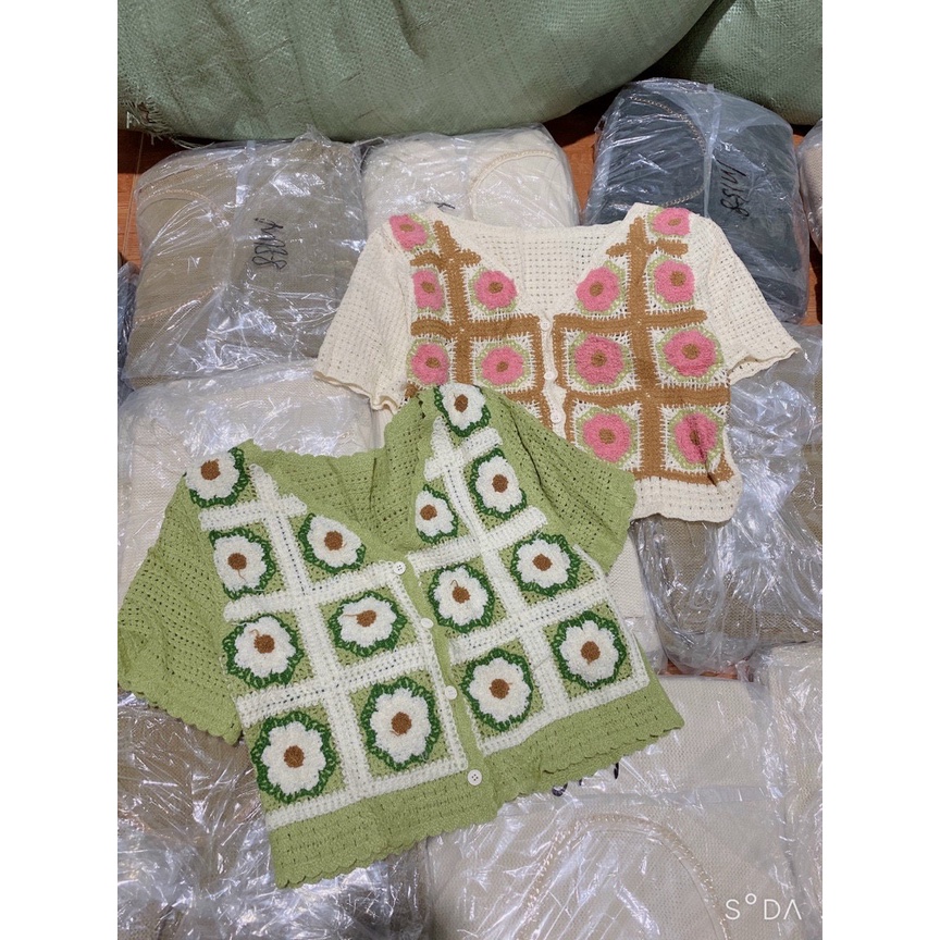 Áo ren hoa caro cổ tim vintage khuy dọc