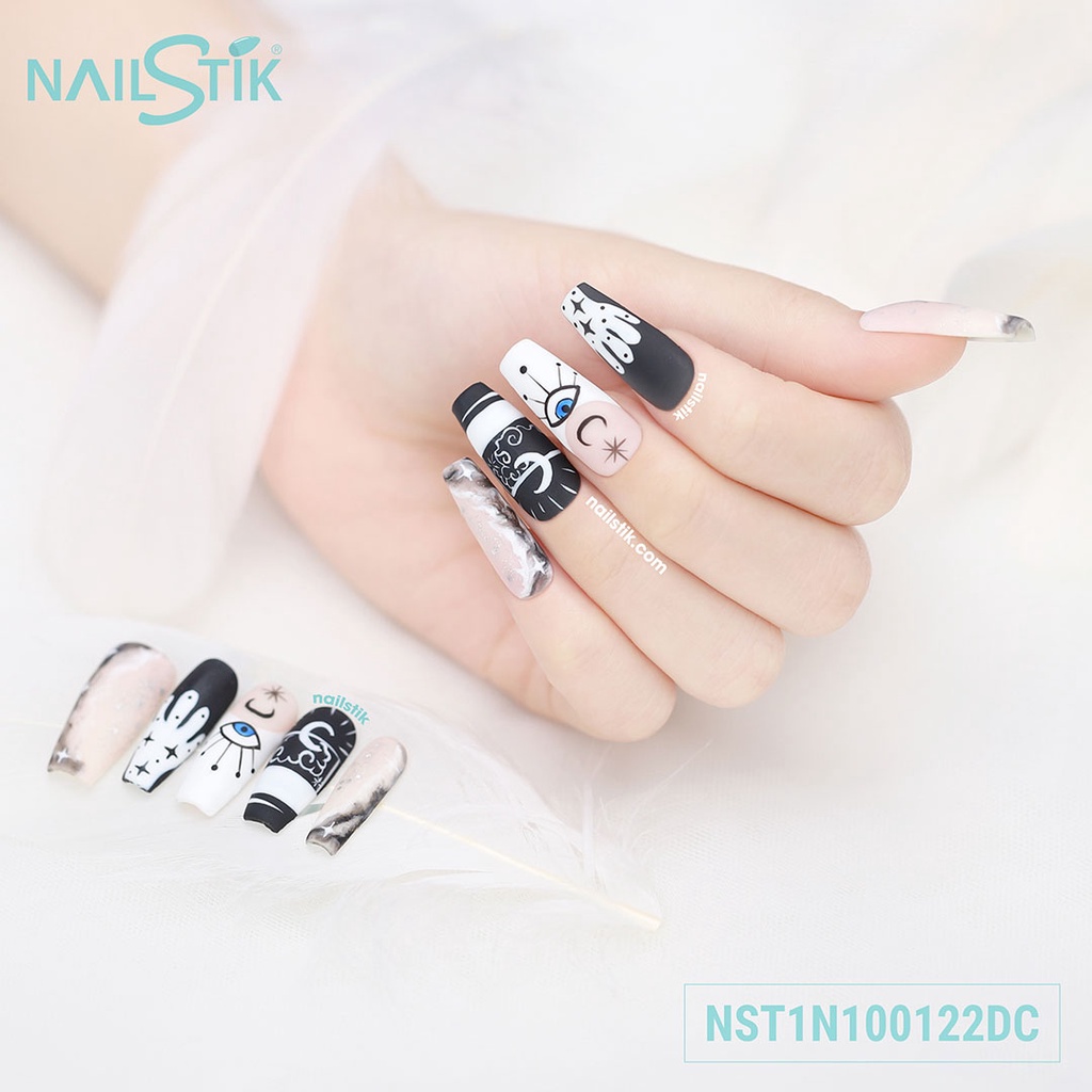Móng úp thiết kế by NAILSTIK, màu trắng đen, form móng coffin, dài, 122