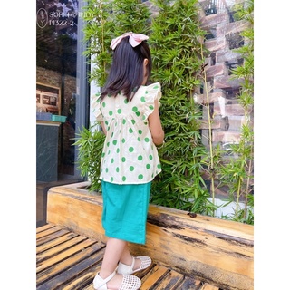 Bộ Sofia chấm bi và quần linen xanh lửng