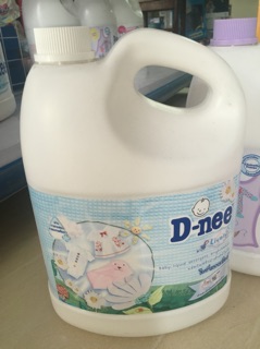 Nước giặt Dnee can 3L