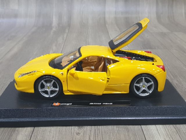 Xe Mô Hình Ferrari 458 Italia 1:24 Bburago (Vàng)