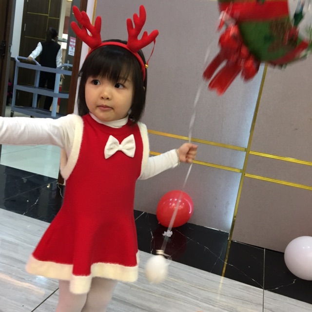 Váy len đỏ mặc noel