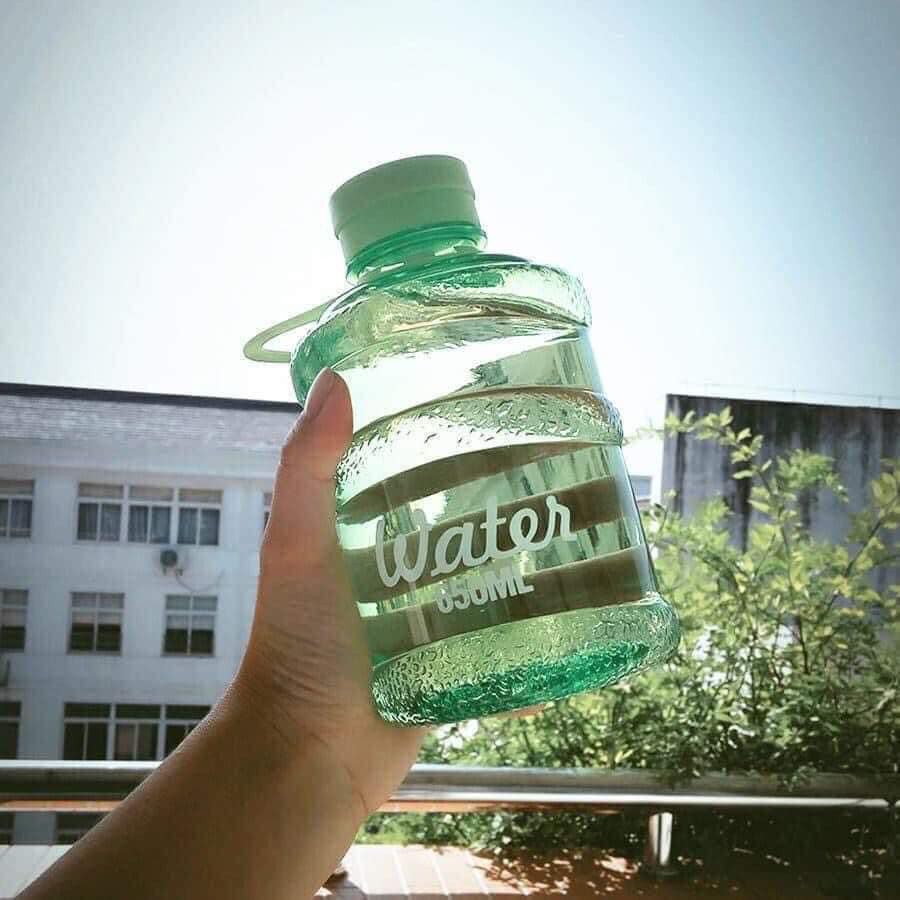 Bình nước nhựa Water 650 ml trong suốt tông màu pastel