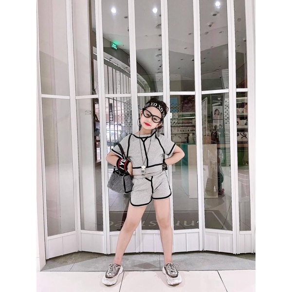 Bộ thể thao viền nổi bé gái