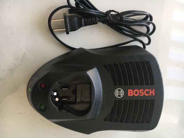 Đốc sạc Bosch zin 10,8v-12v , dòng 3A , xạc mới 98% điện áp dùng 110v