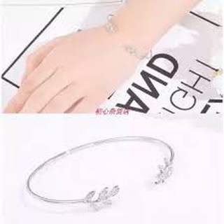 Lắc Tay 5 Lá Đôi Xinh Xắn