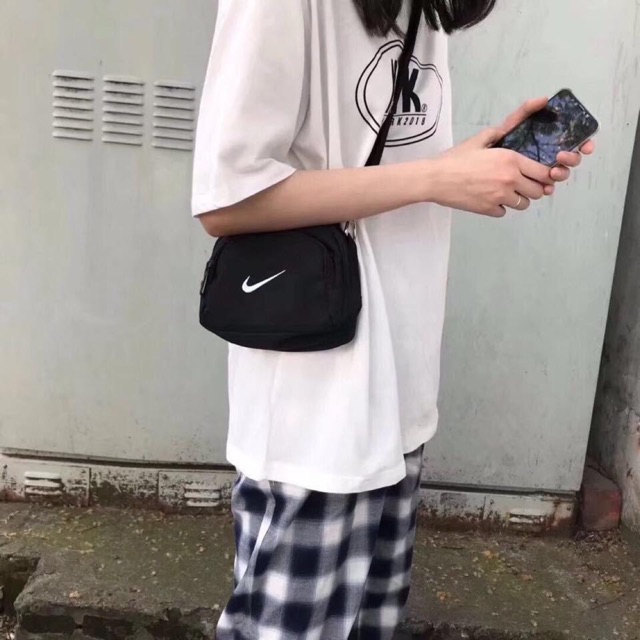 Túi đeo chéo nhỏ Nike