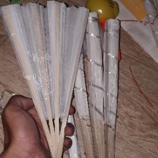 Một chiếc quạt bằng giấy rất đẹp