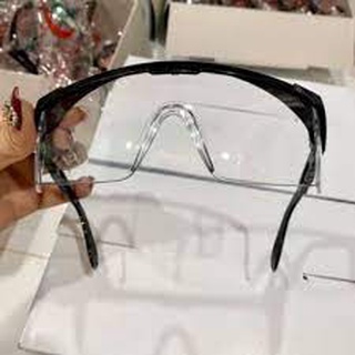 Kính bảo hộ lao động chống bụi mắt trắng gọng đen