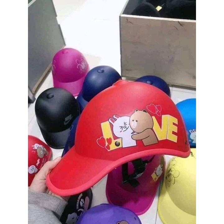 Mũ Bảo Hiểm Nhựa cứng Lưỡi Trai Thời Trang Phù Hợp Cho Cả Nam và nữ có khoét lỗ búi tóc nhiều màu