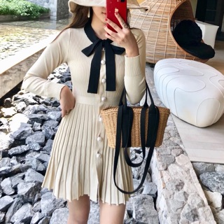 Váy len montoghi cổ nơ