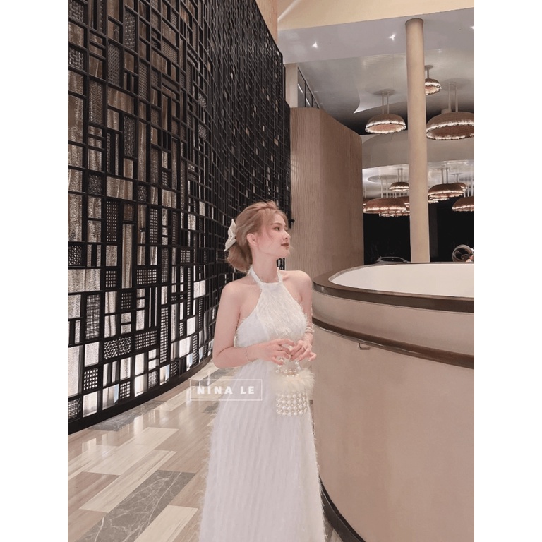 Đầm Cổ Yếm Lông Vũ Cho Các Nàng Diện Đi Tiệc Đi Chơi Đẹp Hết Ý UP