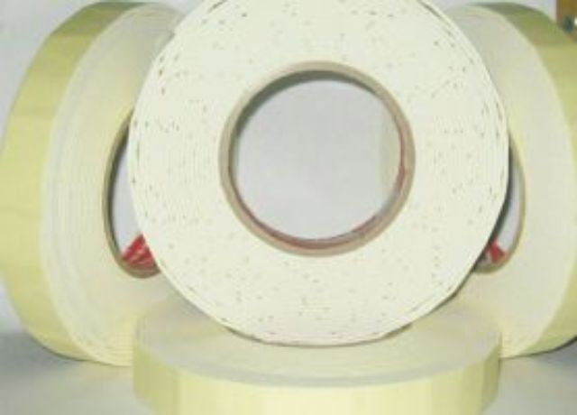 Băng Keo Dán 2 Mặt 2,4cm* 8,25m Xốp Vàng