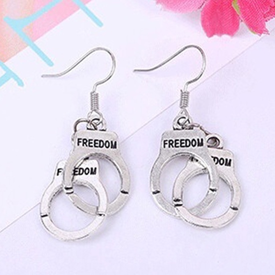 Bông tai hình còng tay mạ bạc độc đáo