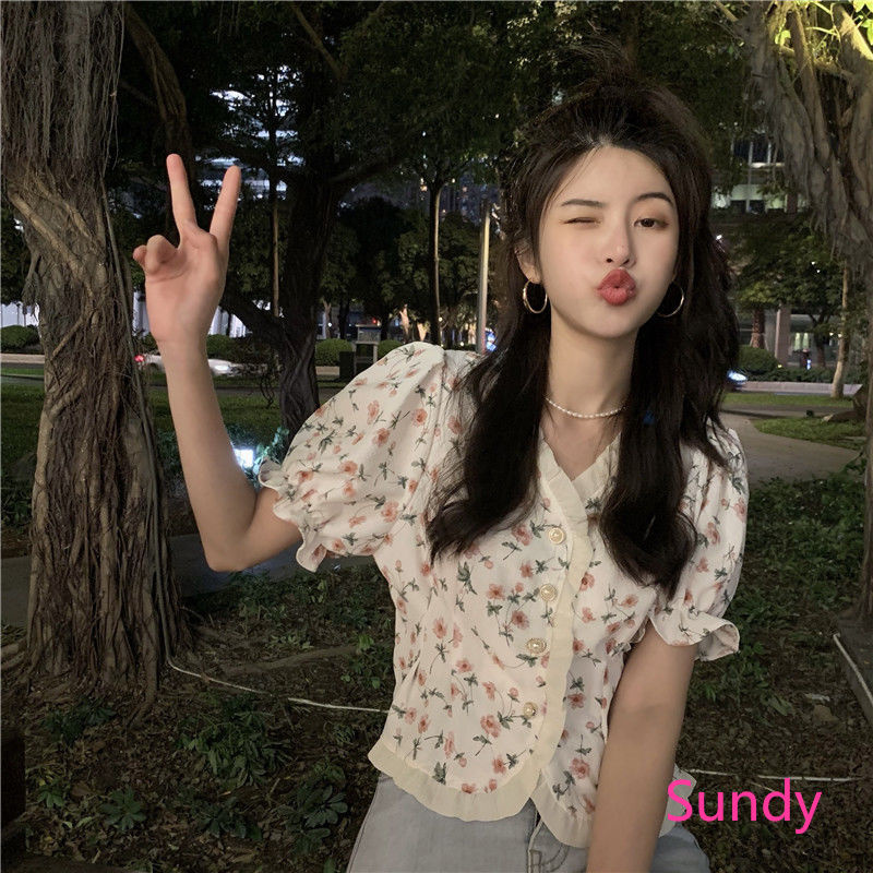 Áo croptop họa tiết hoa thiết kế thanh lịch cho nữ