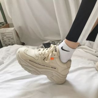 Giày thể thao nữ hot trend