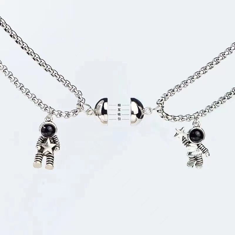 Vòng Cổ Mặt Hình Phi Hành Gia Thời Trang Cho Cặp Đôi