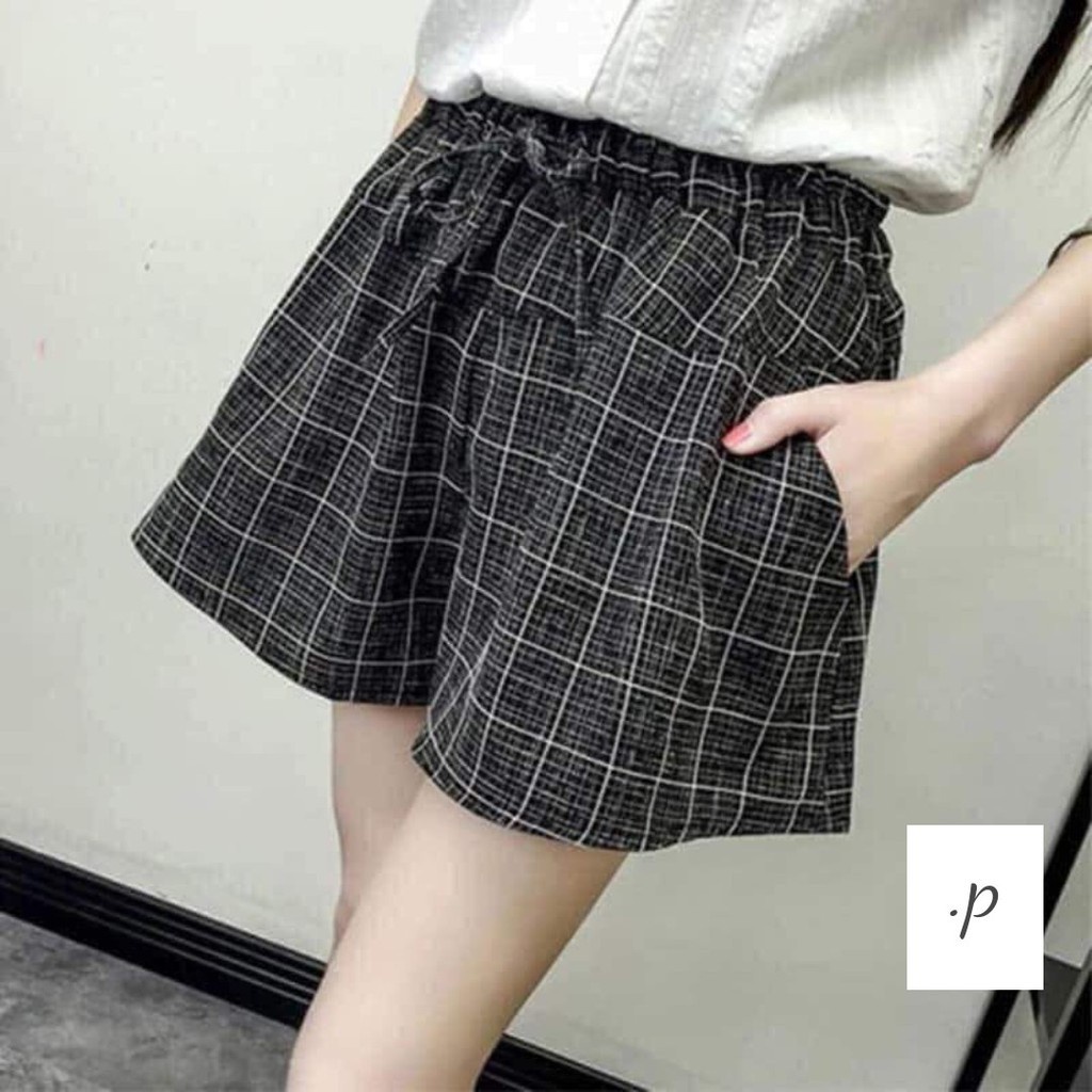 Quần short dáng giả váy kẻ caro chất liệu kaki mềm mại giặt máy không lo bung chỉ , phai màu.
